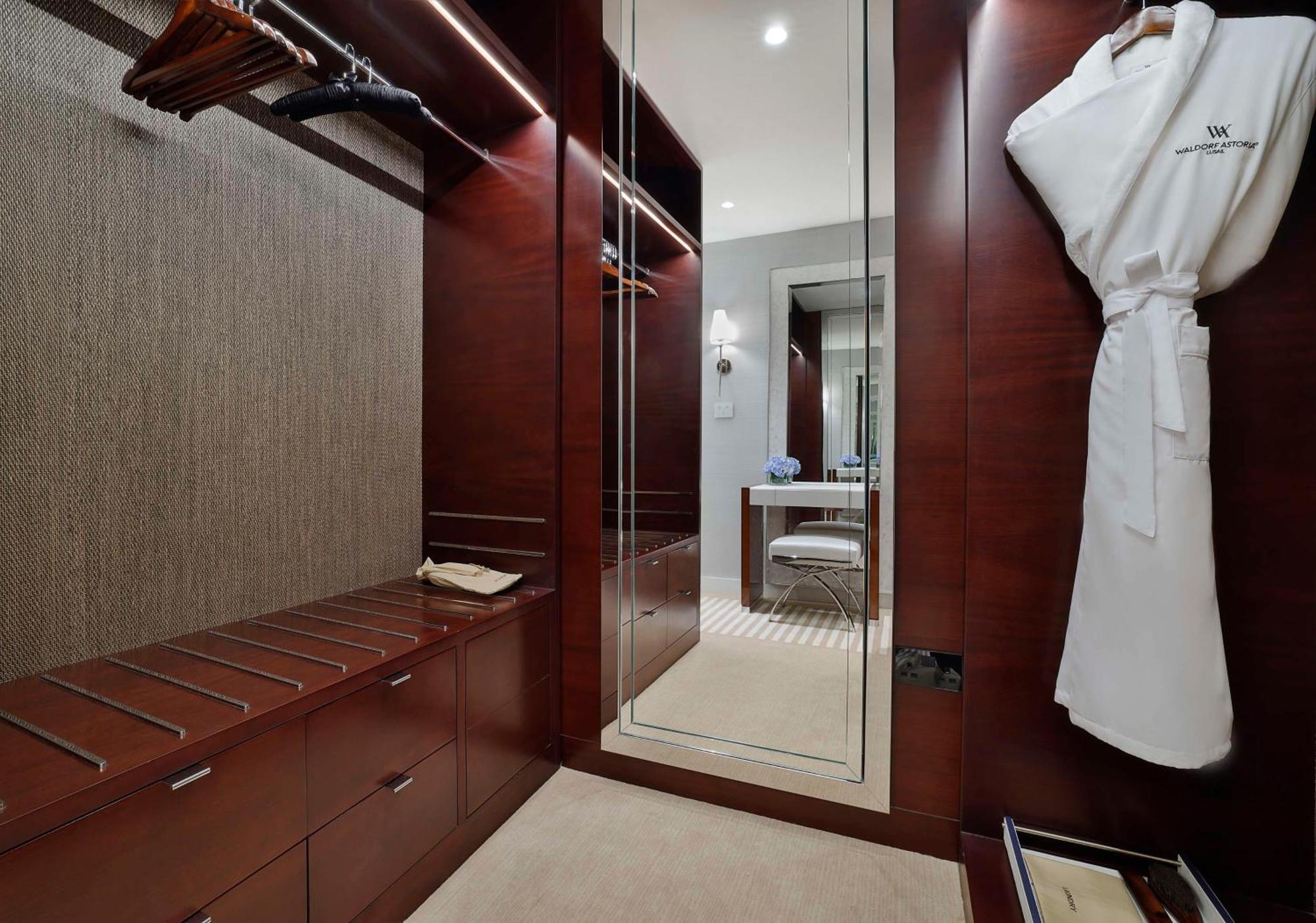 Waldorf Astoria Doha Lusail Екстериор снимка A walk-in closet